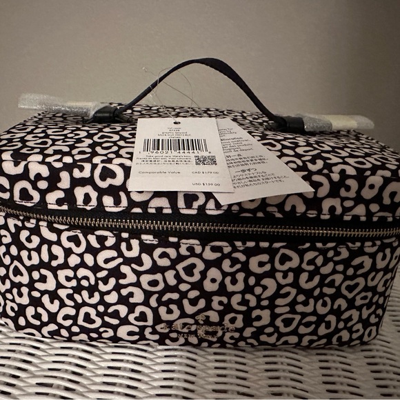 kate spade Handbags - Kate spade Chelsea travel cosmetic case
